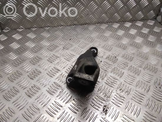 Audi A4 S4 B7 8E 8H Engine mounting bracket 8E0199307S