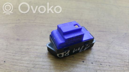Volkswagen PASSAT B7 Central locking switch button 3AA962126