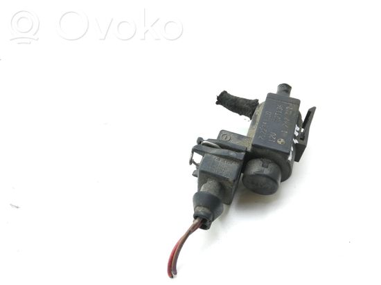 BMW X5 E53 Vacuum valve 72234100 1742712