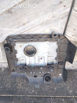 Volkswagen Jetta V Engine cover (trim)