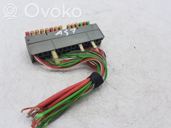 BMW 7 E38 Fuse module 8366633