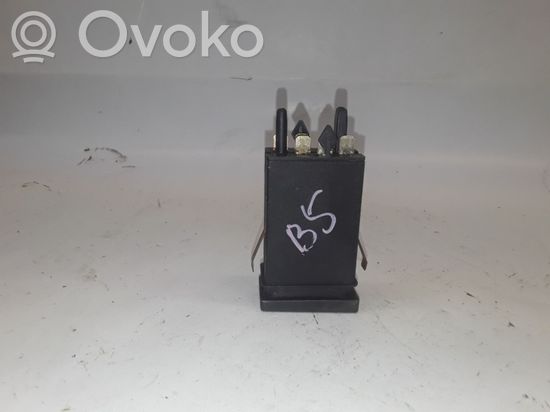 Volkswagen PASSAT B5 Windscreen/window heater switch 3B0959621B PNT EHS
