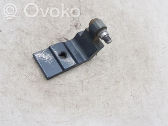BMW 5 E60 E61 Rear door lower hinge 7068090