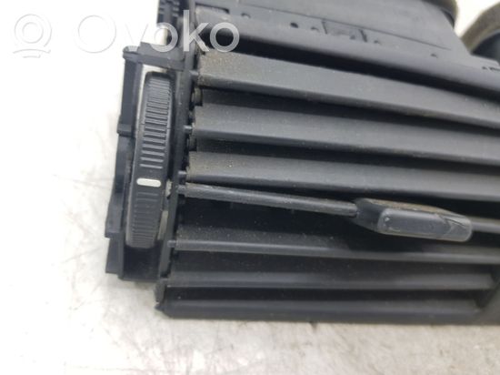 BMW 5 E39 Dash center air vent grill 83640079 8391179