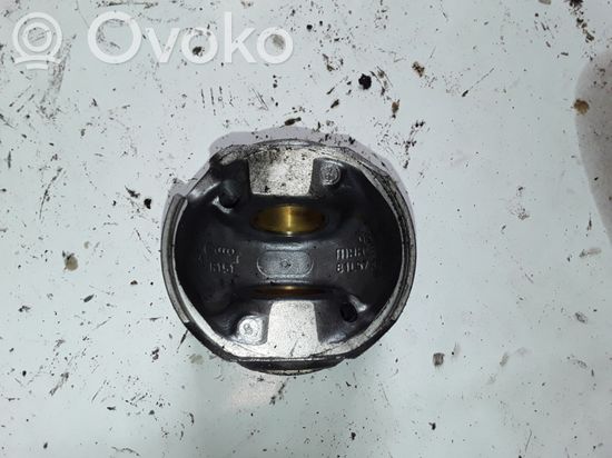 Volkswagen Jetta V Piston 81L97AB