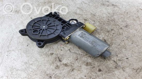 BMW 3 E46 Front door window regulator motor 0130821716