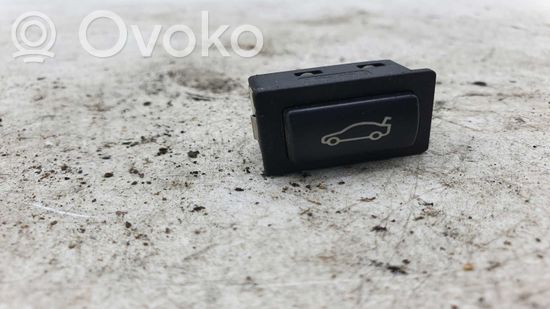 BMW 5 E60 E61 Tailgate opening switch 6921846 07060K