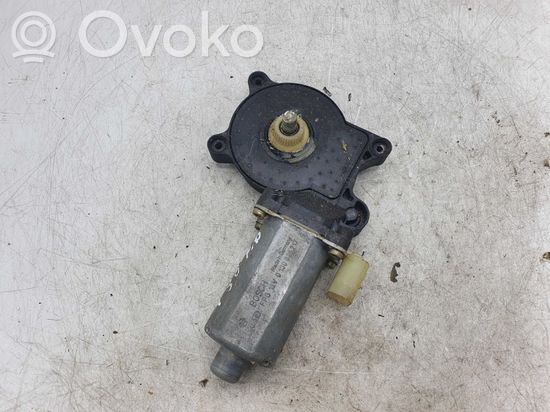 BMW 3 E46 Front door window regulator motor 0130821717