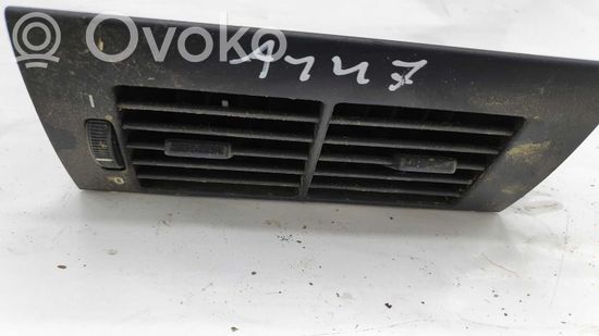 BMW 5 E39 Dash center air vent grill 8391182