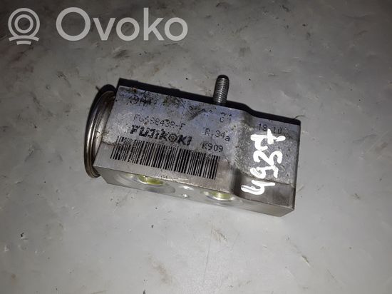Mercedes-Benz ML W164 Air conditioning (A/C) expansion valve F6698432F