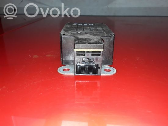 Volkswagen Golf V Aerial antenna amplifier 1K6035570F 7617310015