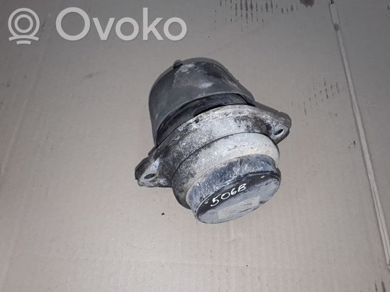 Audi Q7 4L Engine mount bracket 7L6199131A