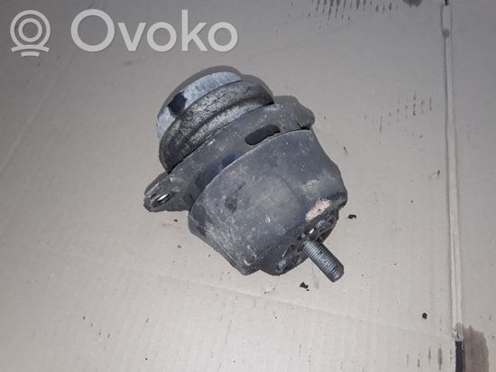 Audi Q7 4L Engine mount bracket 7L6199131A