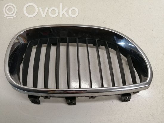 BMW 5 E60 E61 Front bumper upper radiator grill 7065702