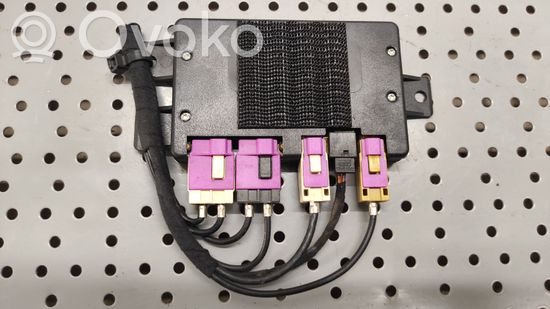 Audi A6 S6 C5 4B Aerial antenna amplifier