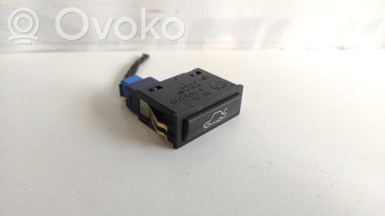 BMW 5 E39 Tailgate opening switch 8365579