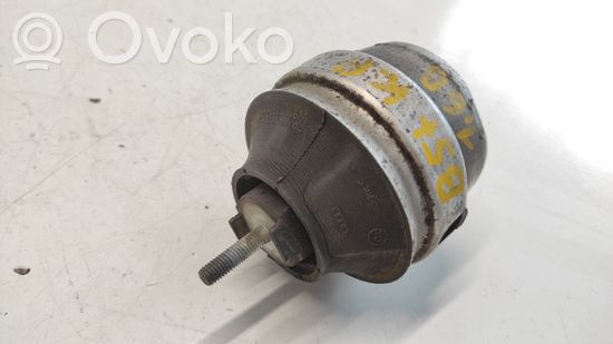 Volkswagen PASSAT B5.5 Engine mount bracket 4B0199379E