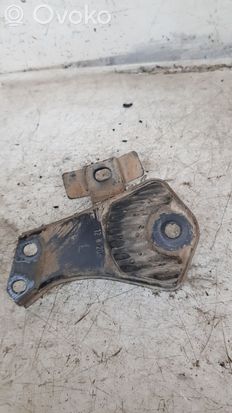 Mercedes-Benz E W212 Engine mounting bracket