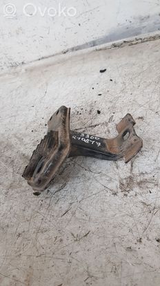 Mercedes-Benz E W212 Engine mounting bracket