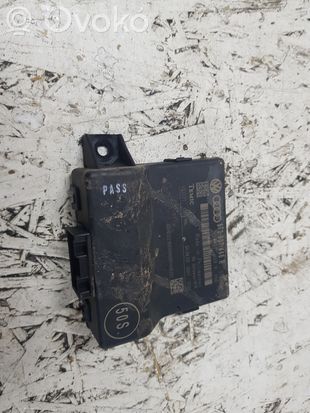 Audi A4 S4 B8 8K Gateway control module 8T0907468