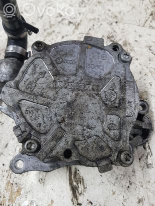 Audi A4 S4 B8 8K Vacuum pump 03L145100