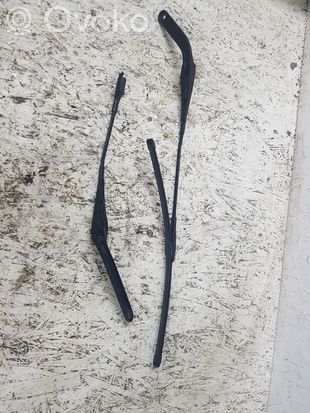 BMW 1 E81 E87 Front wiper blade arm