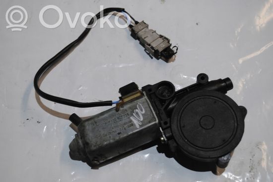 BMW 5 E34 Front door window regulator motor 0130821255