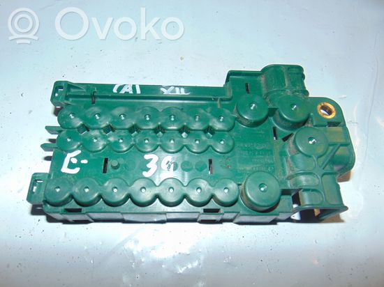 BMW 5 E39 Fuse module 8367768