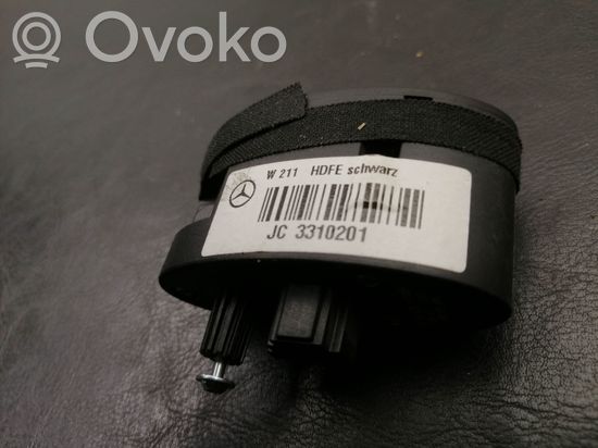 Mercedes-Benz E W211 Tailgate opening switch A2118205510