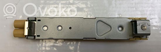 Audi A4 S4 B7 8E 8H Aerial antenna amplifier 8W5035225D