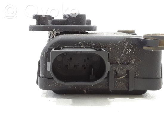 Volkswagen PASSAT B5.5 Air flap motor/actuator 8D1820511B