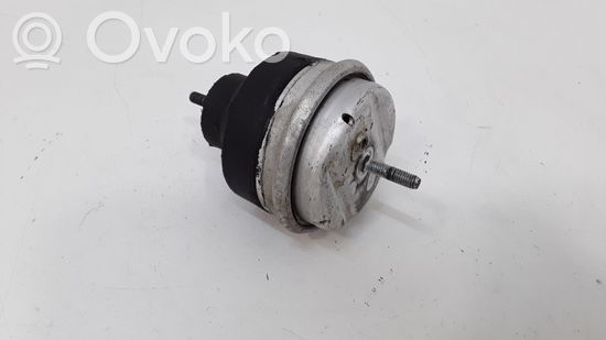Volkswagen PASSAT B5.5 Engine mount bracket