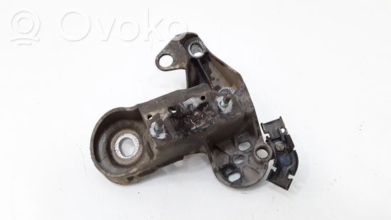 Volkswagen PASSAT B5.5 Engine mounting bracket 8E0199352F