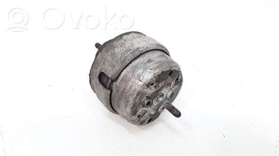 Volkswagen PASSAT B5.5 Engine mount bracket 8D0199379