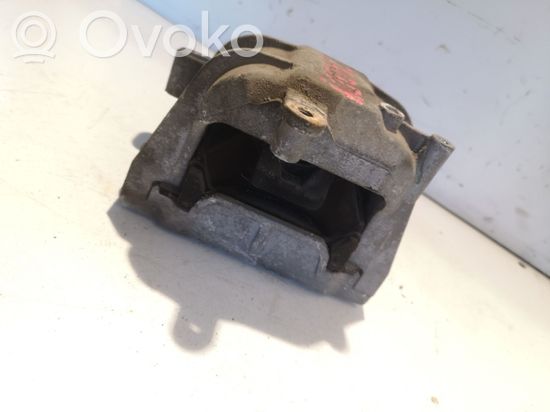 Volkswagen Caddy Engine mount bracket