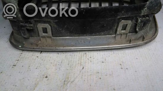 BMW 3 E46 Front grill 81950560