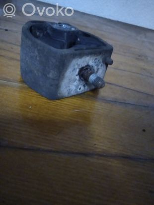 Volkswagen PASSAT B5.5 Engine mount bracket