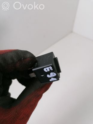 BMW 3 E90 E91 Other relay 6901469