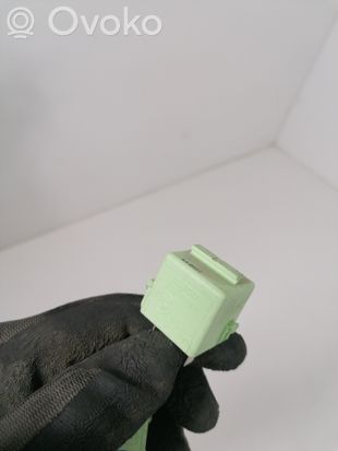 BMW 5 E39 Other relay 8373700