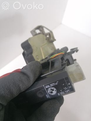 BMW 5 E39 Front door lock 8352165
