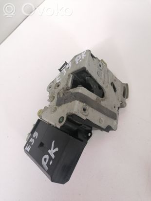 BMW 5 E39 Front door lock 8352165