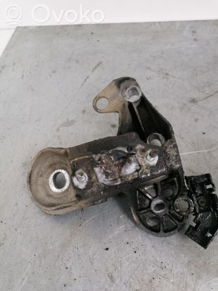 Volkswagen PASSAT B5.5 Engine mounting bracket 8E0199352F