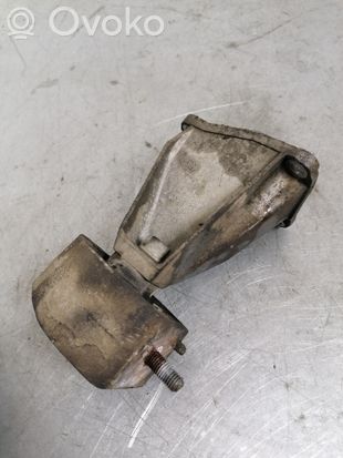 Volkswagen PASSAT B5.5 Engine mount bracket 8D0399113AB