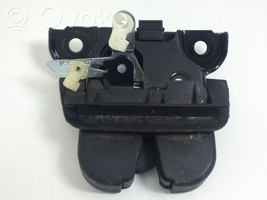 Audi A4 S4 B5 8D Tailgate/trunk/boot lock/catch/latch 8D9827520A