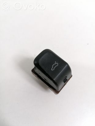 Audi A4 S4 B8 8K Tailgate opening switch 8K0959831A