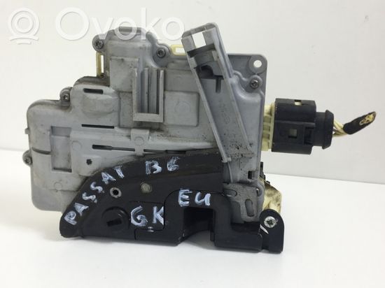 Volkswagen PASSAT B6 Rear door lock 3C4839015A
