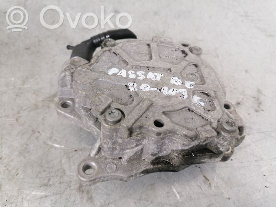 Volkswagen PASSAT B6 Vacuum pump 03L145100F