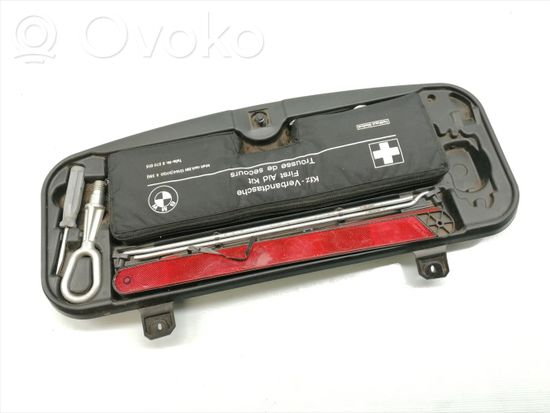 BMW 5 E60 E61 First aid kit 6761420 8270015,