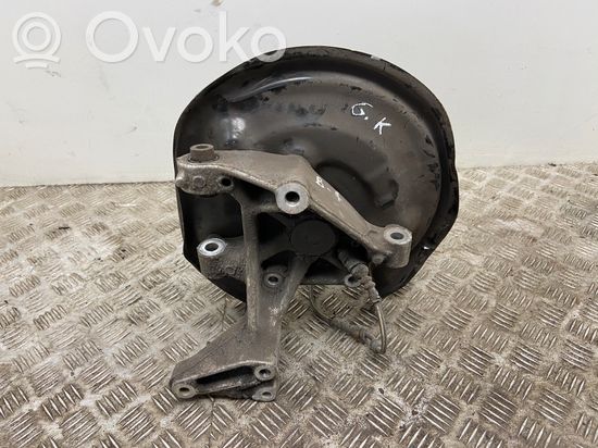 Volkswagen PASSAT B7 Rear wheel hub