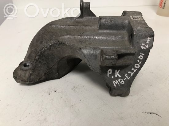 Mercedes-Benz E W212 Engine mounting bracket A6512230004